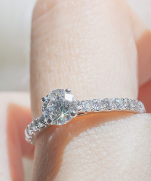 Μονόπετρο Δαχτυλίδι 18Κ με Μπριγιάν